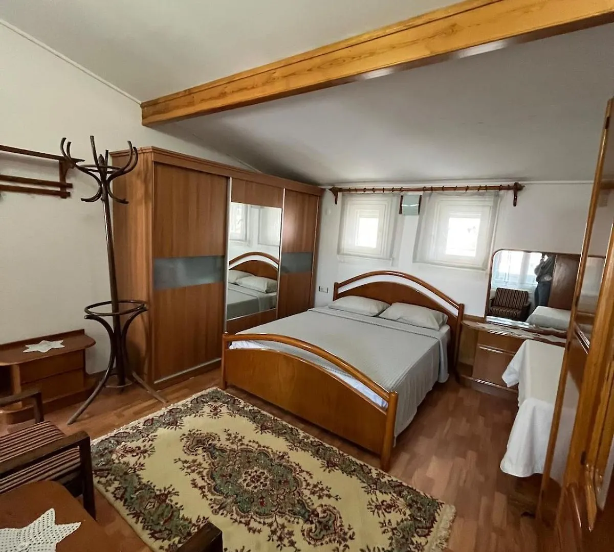 Five Bedroom Plus Living, Triplex Villa With Big Private Garden, Fifty Meters To Sea In Urla, Sleeps Twelve, Three Baths Turecko