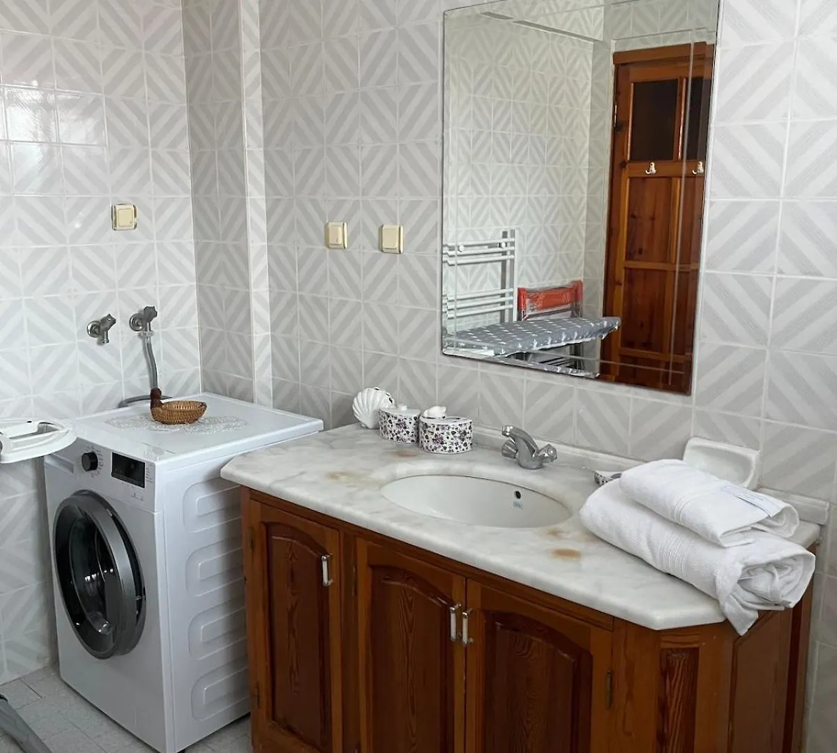 Five Bedroom Plus Living, Triplex Villa With Big Private Garden, Fifty Meters To Sea In Urla, Sleeps Twelve, Three Baths 0*, Urla Turecko