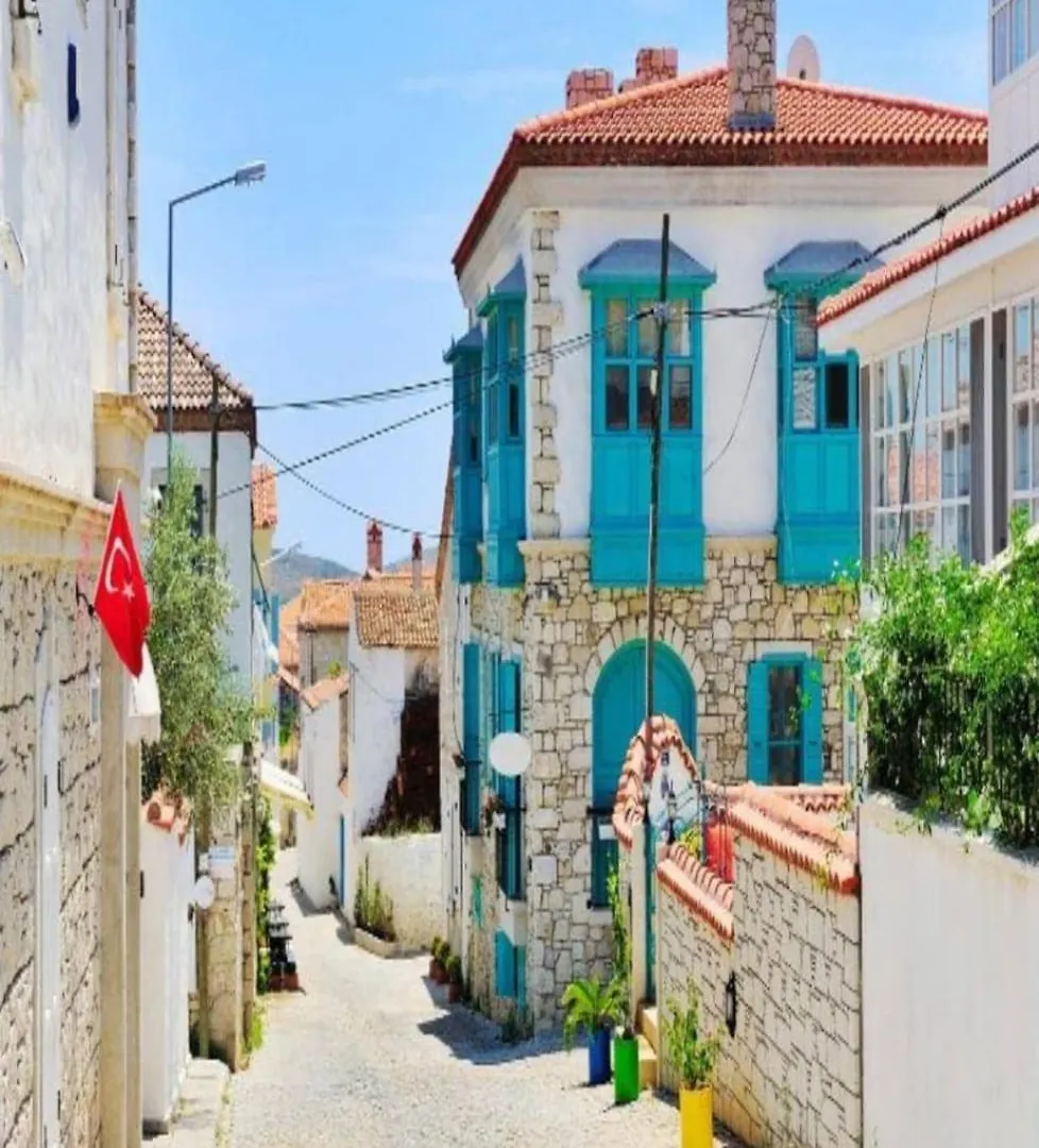 Five Bedroom Plus Living, Triplex Villa With Big Private Garden, Fifty Meters To Sea In Urla, Sleeps Twelve, Three Baths 0*, Urla Turecko
