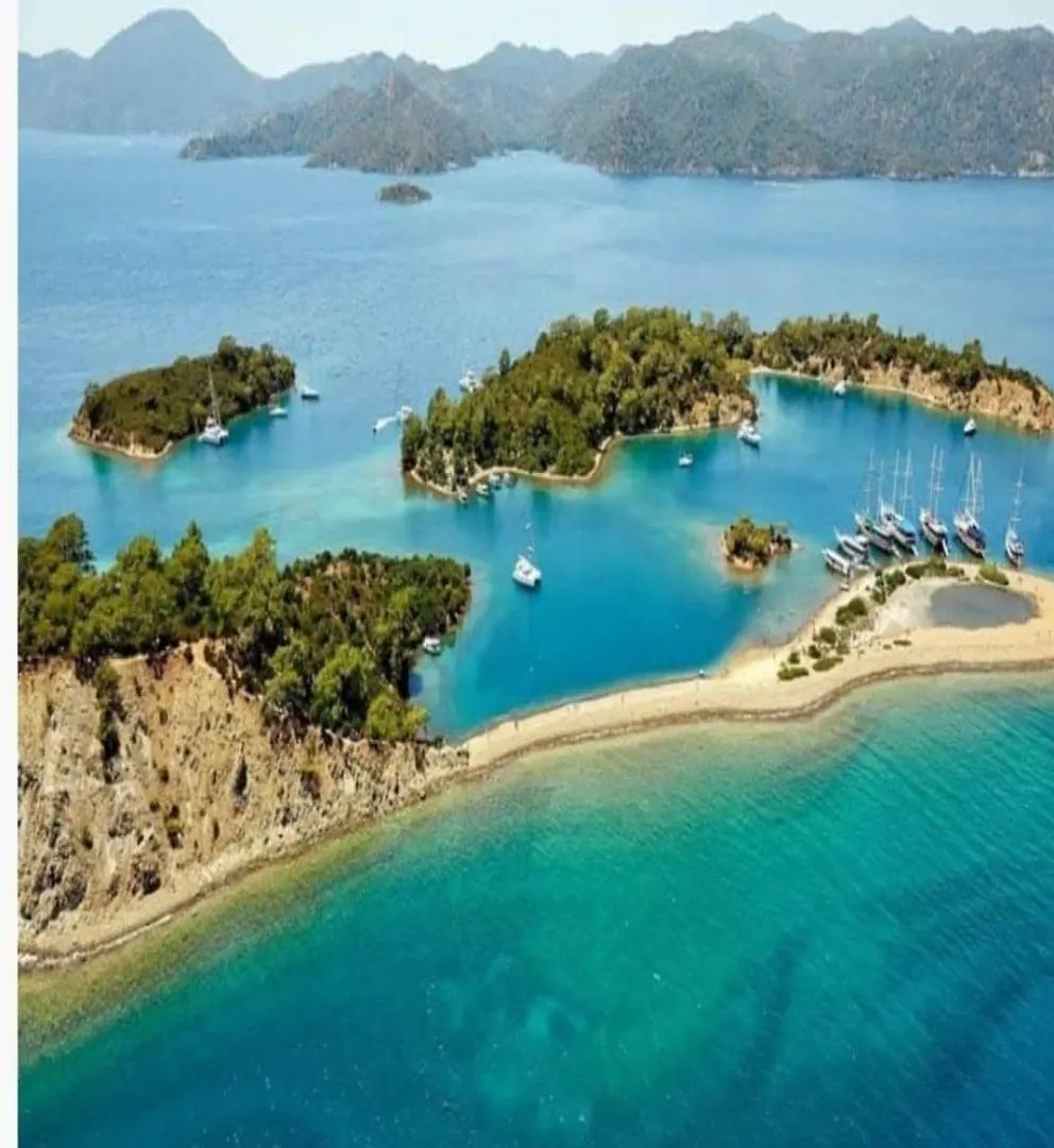 Five Bedroom Plus Living, Triplex Villa With Big Private Garden, Fifty Meters To Sea In Urla, Sleeps Twelve, Three Baths Turecko