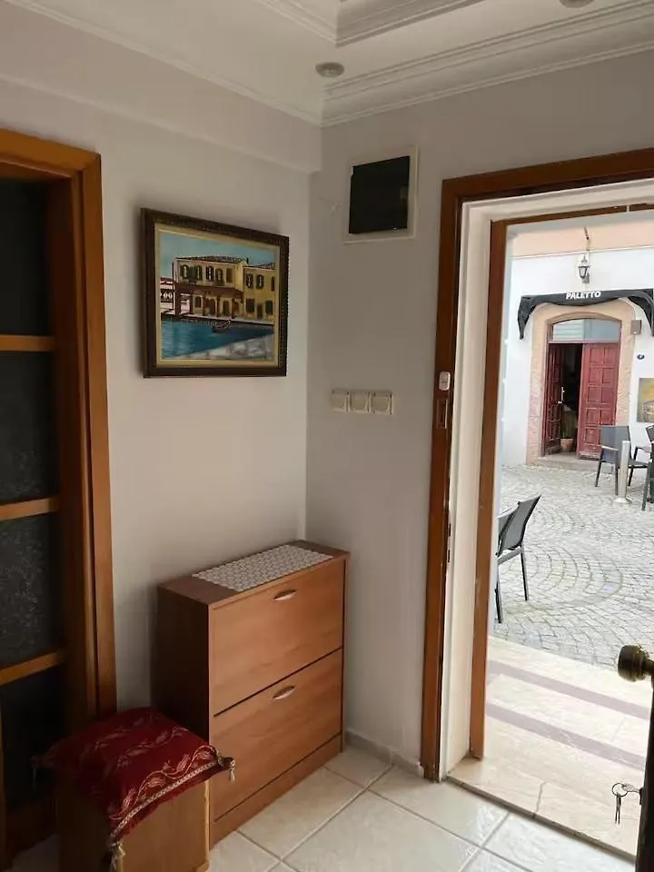Five Bedroom Plus Living, Triplex Villa With Big Private Garden, Fifty Meters To Sea In Urla, Sleeps Twelve, Three Baths 0*, Urla Turecko