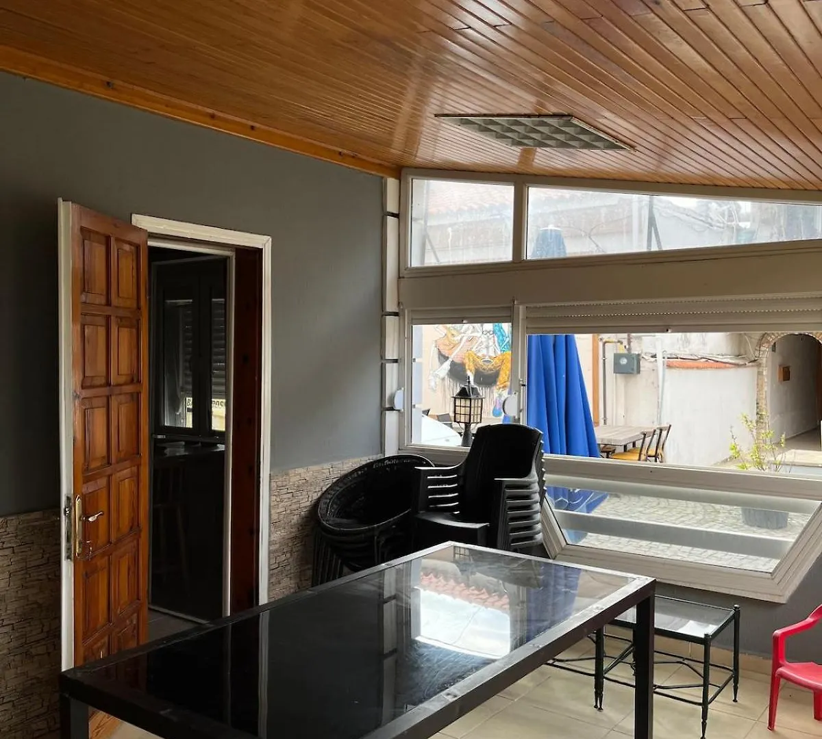 Five Bedroom Plus Living, Triplex Villa With Big Private Garden, Fifty Meters To Sea In Urla, Sleeps Twelve, Three Baths Turecko