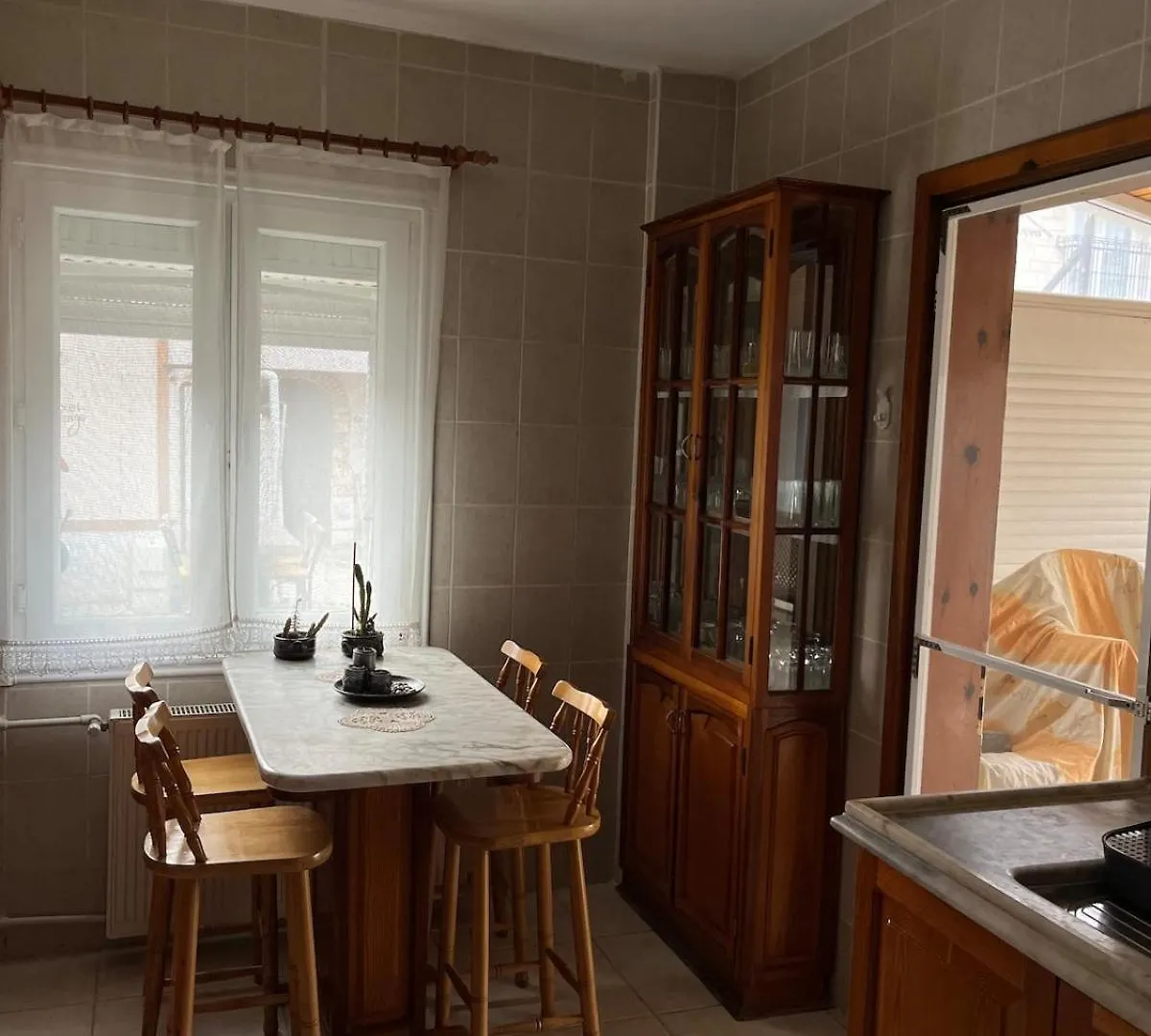 Five Bedroom Plus Living, Triplex Villa With Big Private Garden, Fifty Meters To Sea In Urla, Sleeps Twelve, Three Baths 0*, Urla Turecko
