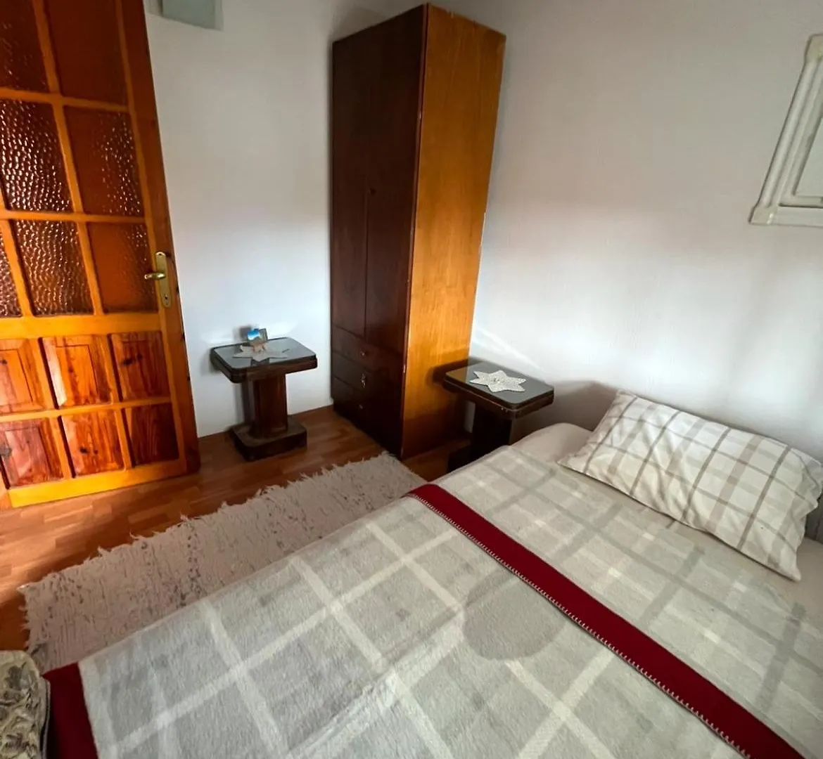 Five Bedroom Plus Living, Triplex Villa With Big Private Garden, Fifty Meters To Sea In Urla, Sleeps Twelve, Three Baths Turecko